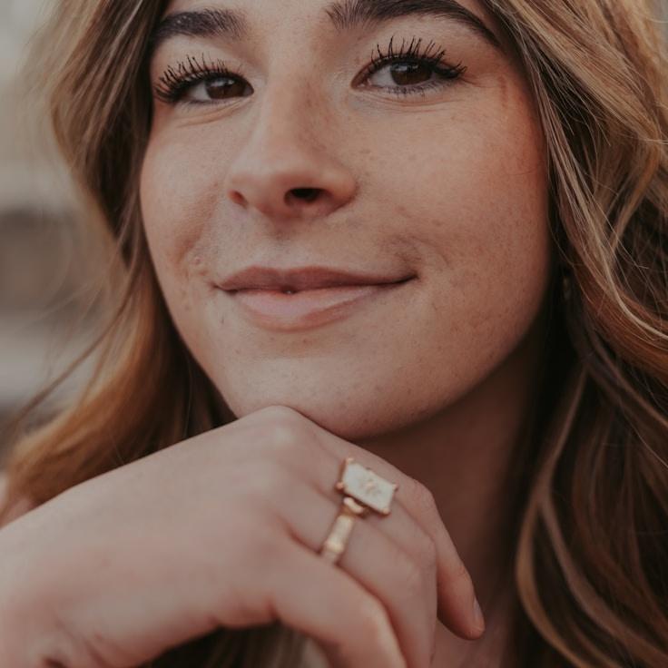 Portrait of Arin Kalidas meditation instructor